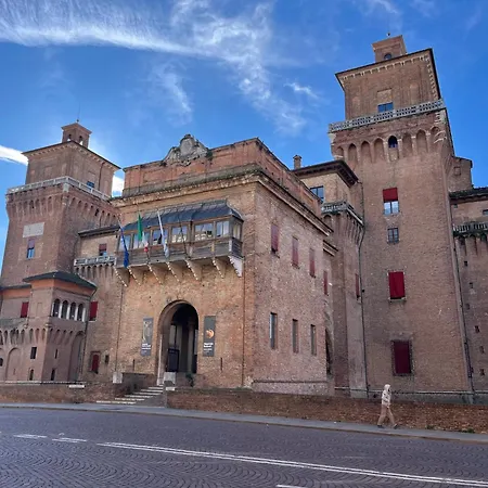 Largo Castello フェラーラ